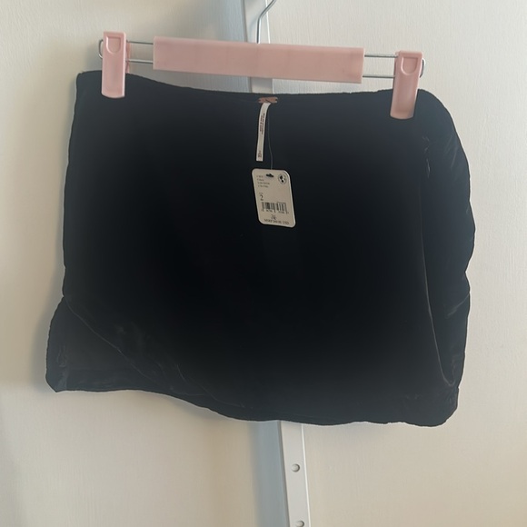 Free People Annalise Velvet Mini Skirt, Black, NWT, Size 2 - Picture 4 of 10